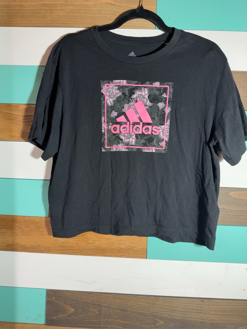 Adidas Women’s Medium Cropped T-Shirt Black Pink Floral Logo Graphic Tee
